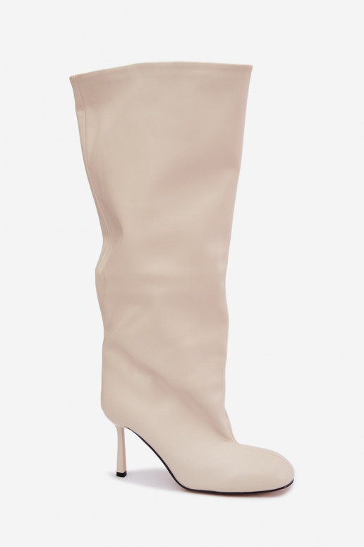 Botas femininas de cano alto slip-on com saltos finos na cor marfim Caliya