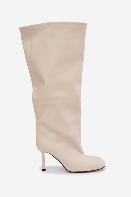 Botas femininas de cano alto slip-on com saltos finos na cor marfim Caliya