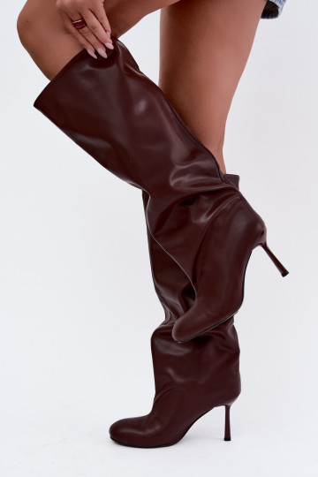 Botas femininas de cano alto slip-on com saltos finos na cor bordô Caliya 2