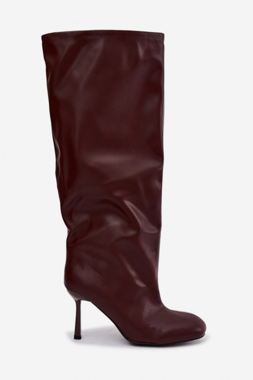 Botas femininas de cano alto slip-on com saltos finos na cor bordô Caliya