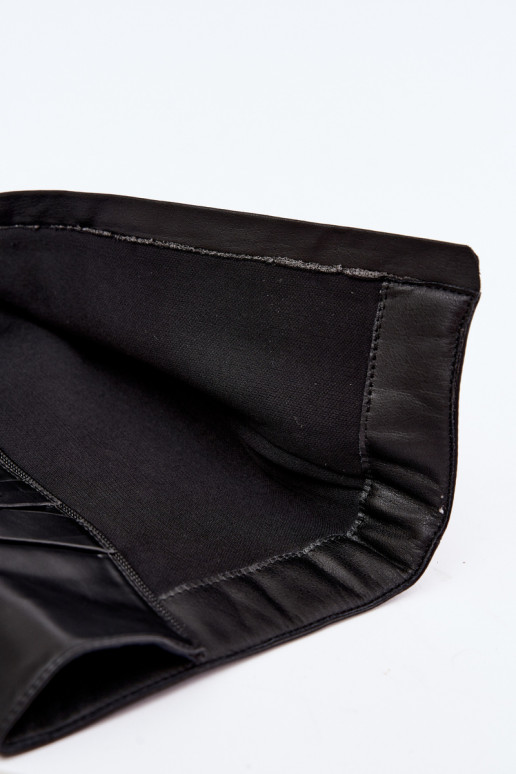 Botas femininas de cano alto com saltos finos e fivelas na cor preta Invera