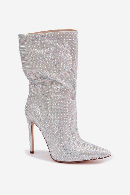 Botins femininos decorados com saltos finos na cor prata Galessa