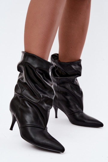 Botins femininos slouchy slip-on com saltos finos na cor preta Harissa