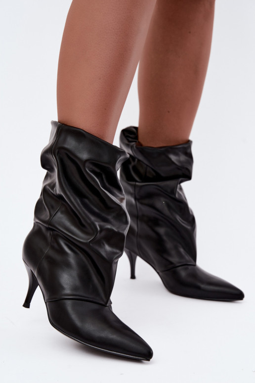 Botins femininos slouchy slip-on com saltos finos na cor preta Harissa