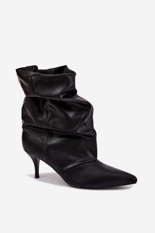 Botins femininos slouchy slip-on com saltos finos na cor preta Harissa