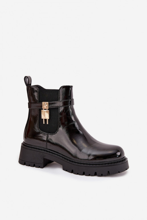 Botins isolados e elegantes com detalhes Ze dourados e pretos Talyra