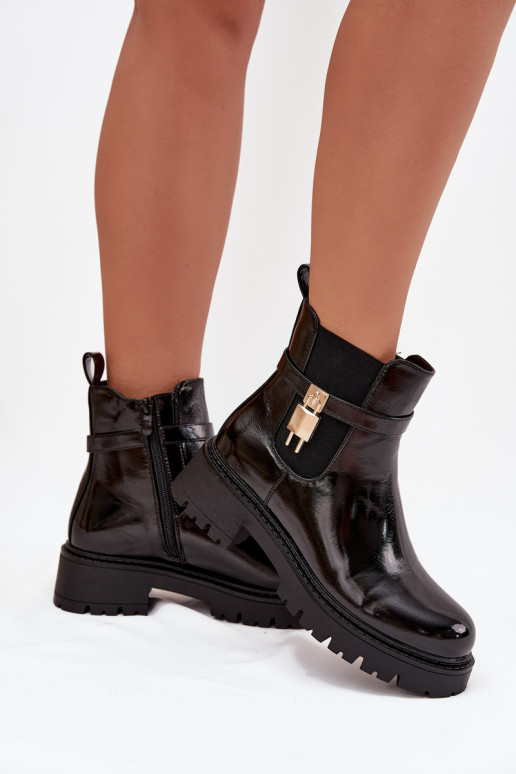 Botins isolados e elegantes com detalhes Ze dourados e pretos Talyra