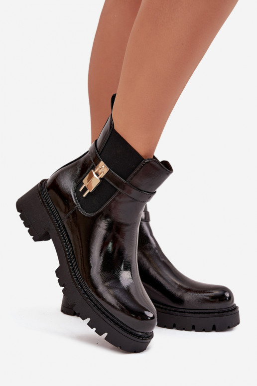 Botins isolados e elegantes com detalhes Ze dourados e pretos Talyra