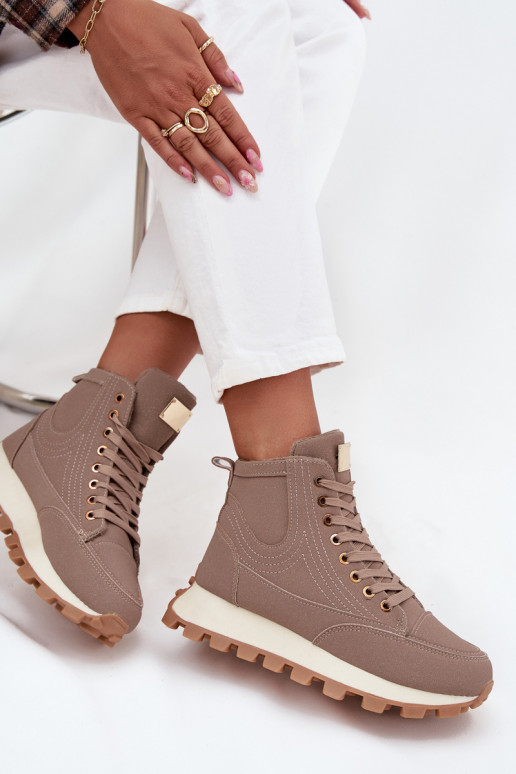 Sapatos isolados femininos na plataforma Tai turirivira bege