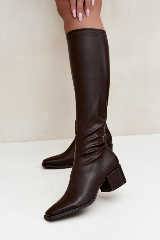 botas altas femininas com cano amarrado em salto baixo de couro sintético cor caramelo Gisellea