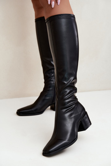 botas altas femininas com cano amarrado em salto baixo de camurça sintética cor caramelo Gisellea 2