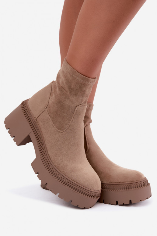 botins femininos com salto grosso e plataforma em camurça sintética cor areia Elvianne
