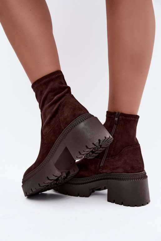 botins femininos com salto grosso e plataforma em camurça sintética cor caramelo Elvianne
