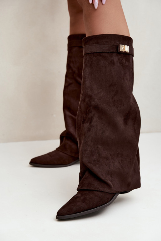 botas altas femininas com cano amarrado em salto baixo de camurça sintética cor caramelo Gisellea