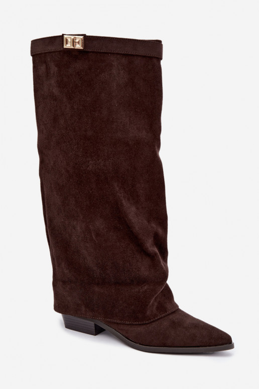 botas altas femininas com cano amarrado em salto baixo de camurça sintética cor caramelo Gisellea