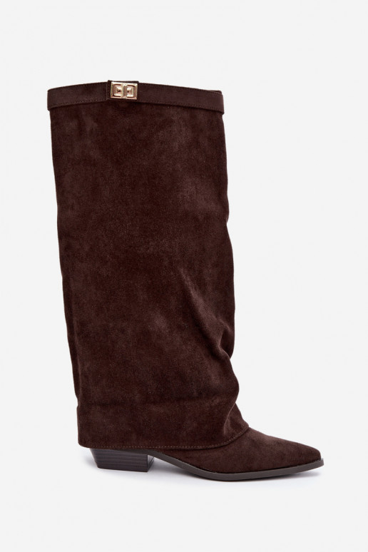 botas altas femininas com cano amarrado em salto baixo de camurça sintética cor caramelo Gisellea