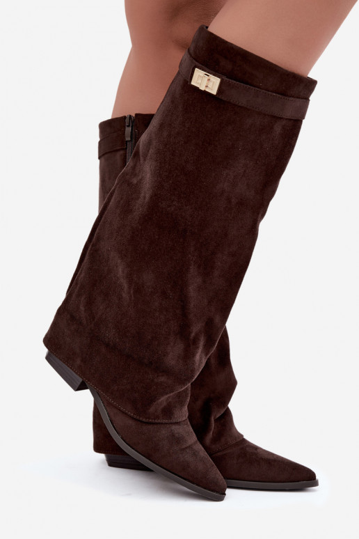 botas altas femininas com cano amarrado em salto baixo de camurça sintética cor caramelo Gisellea