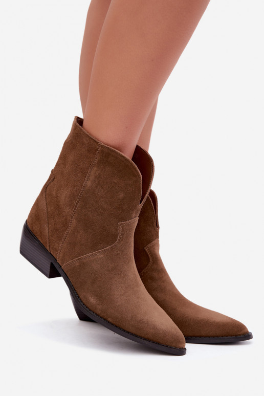botins femininos estilo cowboy com salto em camurça natural cor marrom Norelle