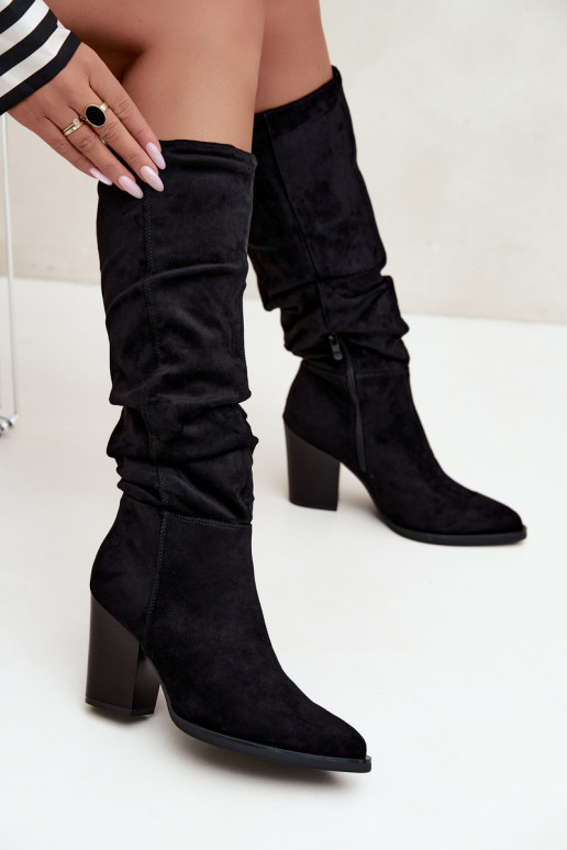botas altas femininas com saltos e parte superior curva em preto Ismera