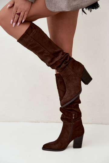 botas altas femininas com saltos e parte superior curva em castanho Ismera