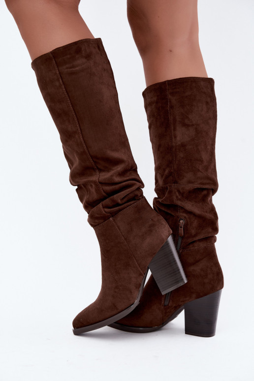botas altas femininas com saltos e parte superior curva em castanho Ismera