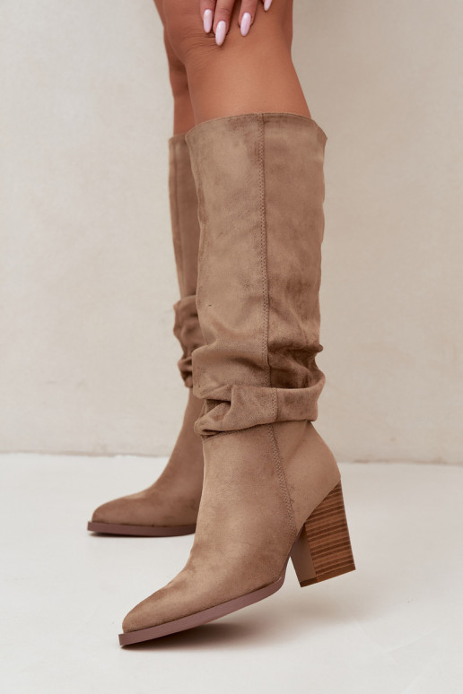 botas altas femininas com saltos e parte superior curva em areia Ismera