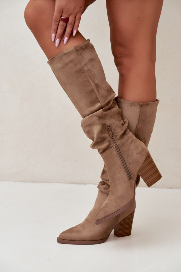 botas altas femininas com saltos e parte superior curva em areia Ismera 2