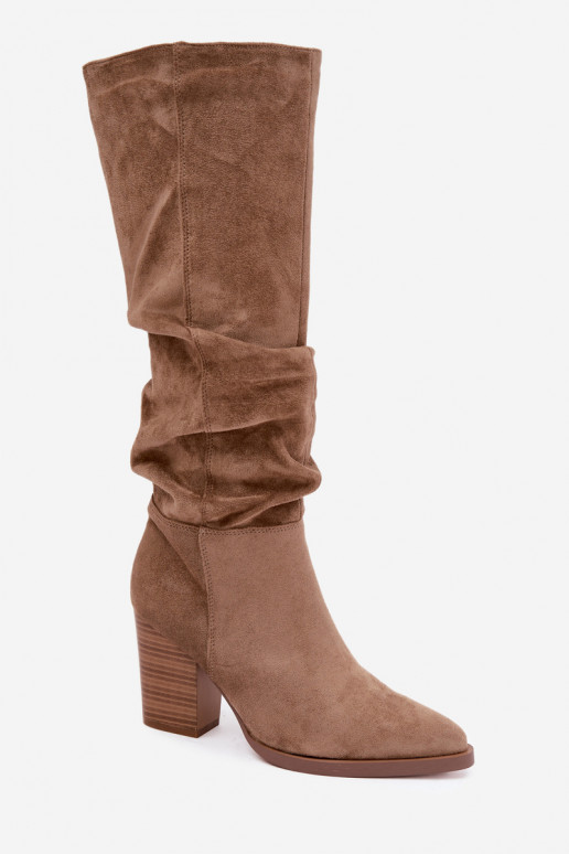 botas altas femininas com saltos e parte superior curva em areia Ismera