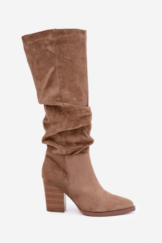botas altas femininas com saltos e parte superior curva em areia Ismera