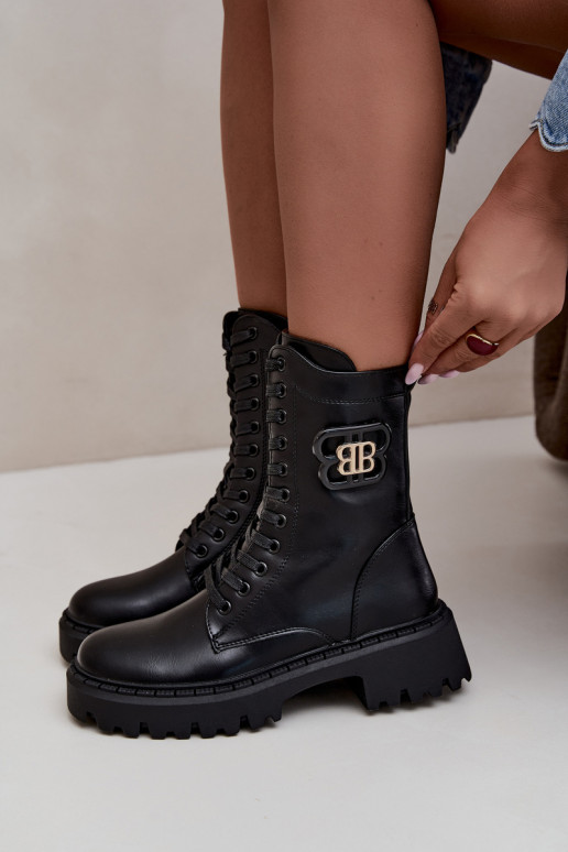 botins com elementos decorativos em couro sintético preto Kalindra