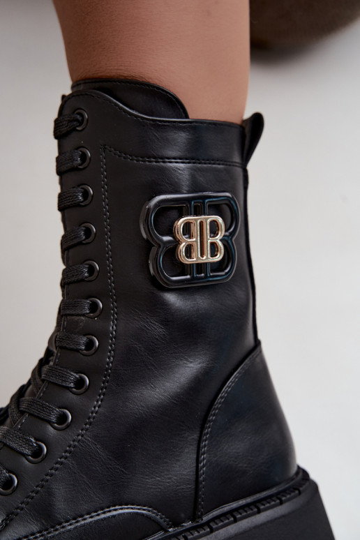 botins com elementos decorativos em couro sintético preto Kalindra