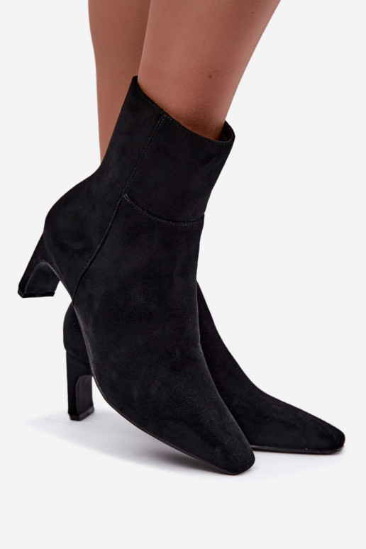 botins femininos com salto em preto Rileya