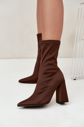 botins de salto alto em marrom Caretta 2