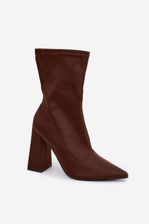 botins de salto alto em marrom Caretta
