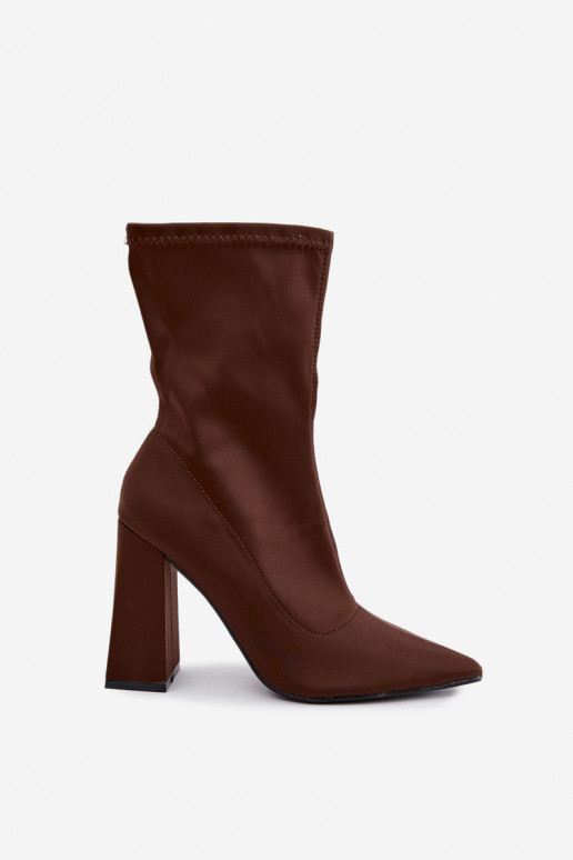 botins de salto alto em marrom Caretta