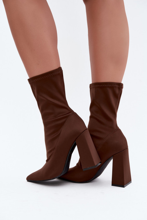 botins de salto alto em marrom Caretta