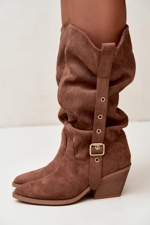 botas altas femininas enrugadas em estilo cowboy com tiras e saltos em marrom Adria