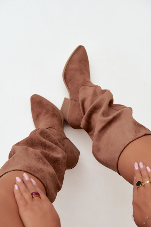 botas altas femininas enrugadas em estilo cowboy com tiras e saltos em marrom Adria
