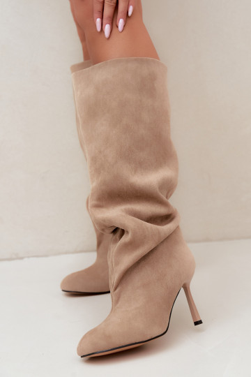 botas altas femininas slip-on com saltos finos em areia Caliya 2