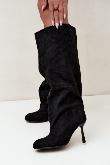 botas altas femininas slip-on com saltos finos em preto Caliya 2