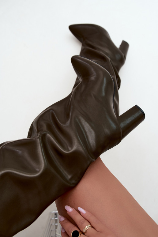botas altas femininas slip-on com saltos em CzekoladoĮe Emeline