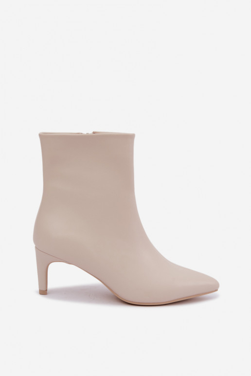 botins femininos com saltos em couro sintético na cor marfim Celisse