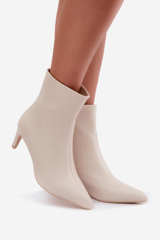 botins femininos com saltos em couro sintético na cor marfim Celisse