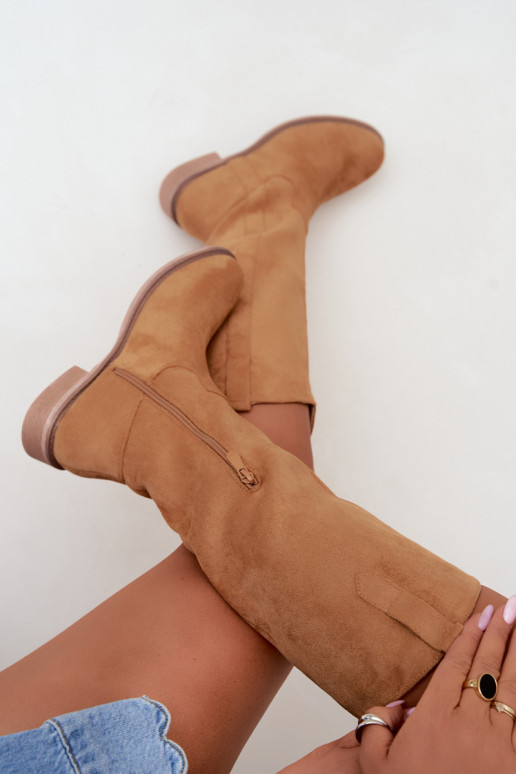 Botas femininas de cano alto com saltos largos em marrom Gilena