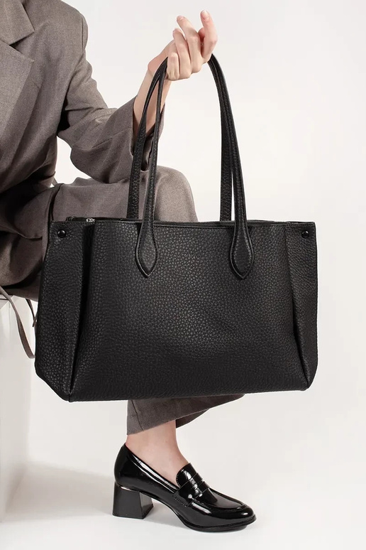 Bolsa preta de couro sintético
