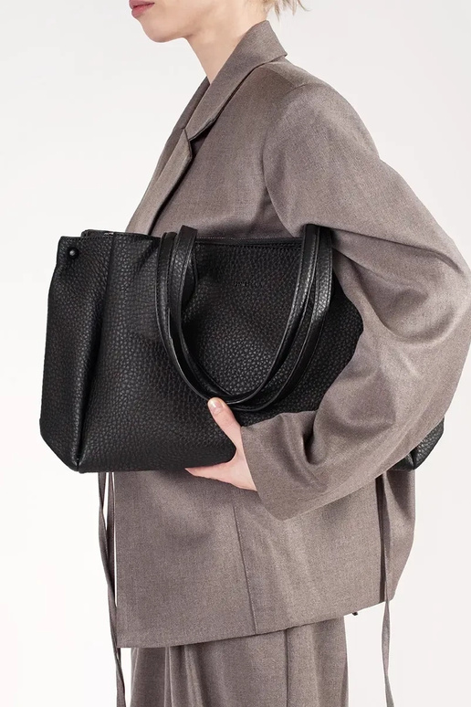Bolsa preta de couro sintético