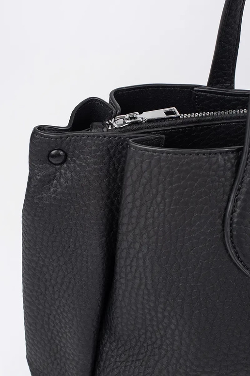 Bolsa preta de couro sintético