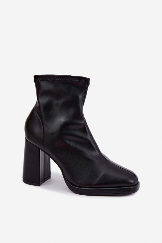Botins femininos em couro sintético com saltos na cor preta Karvella
