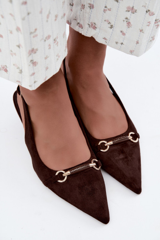 Sapatos de salto baixo com calcanhar aberto na cor chocolate Caylo