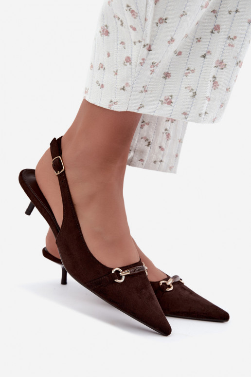 Sapatos de salto baixo com calcanhar aberto na cor chocolate Caylo